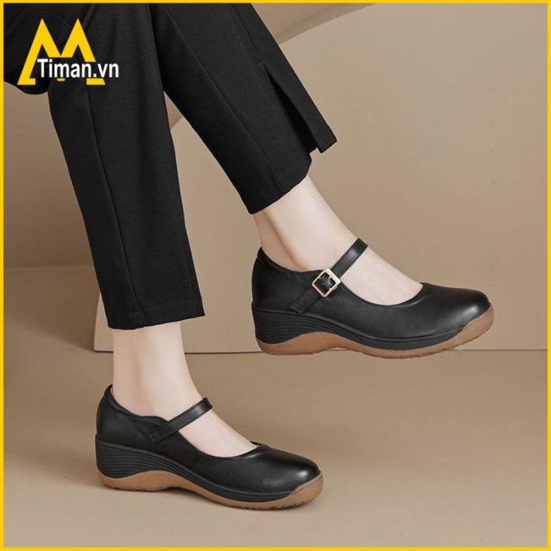 Áo thun ôm nữ cao cấp với chất liệu cotton mềm mại, đường may tinh xảo, thể hiện sự sang trọng